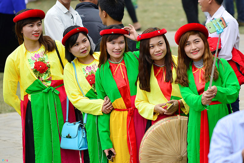 Dịch vụ cho thuê trang phục đắt khách ở hội Lim